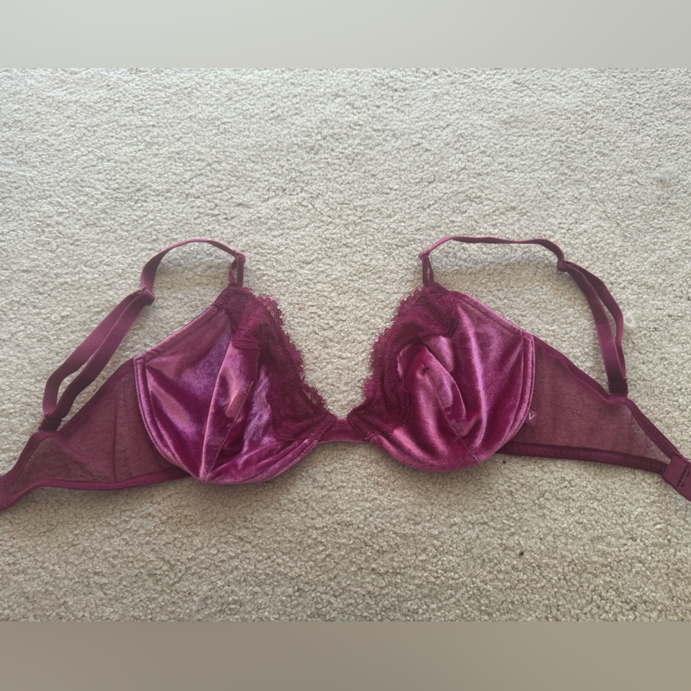 Victoria Secrets Velvet 32 DDD Bra
